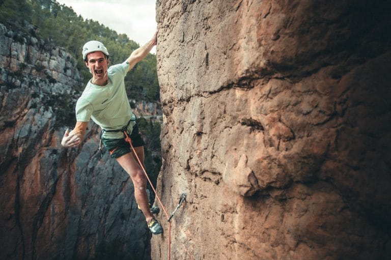 Adam Ondra libera la nueva vía de largos más dura de Montanejos