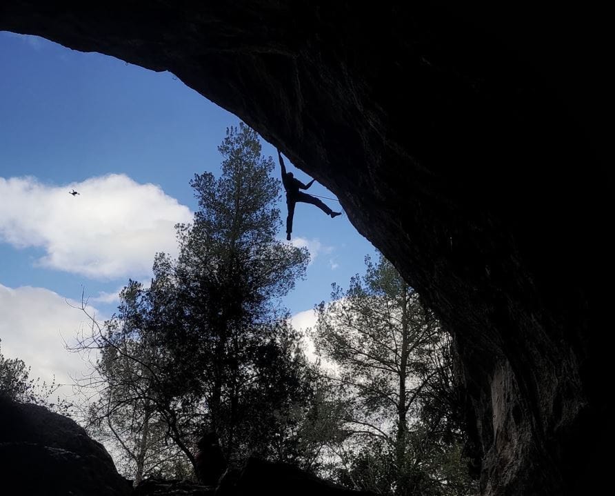 Alex Garriga Cueva Negra de Montanejos destinoclimbing.com