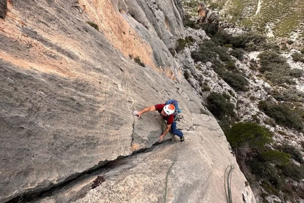 Vía Borderline - Escalada en el Puig Campana de Finestrat (Alicante) - destinoclimbing.com