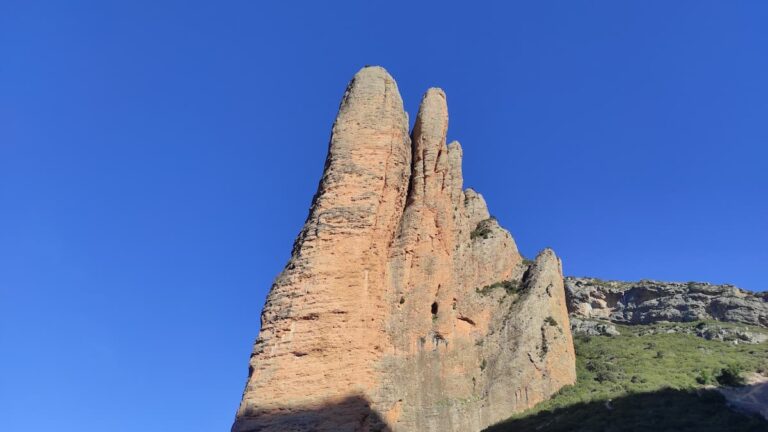 Rabadá-Navarro al Firé (Riglos) – Vía Félix-Méndez a la punta No Importa (Mallo Firé)