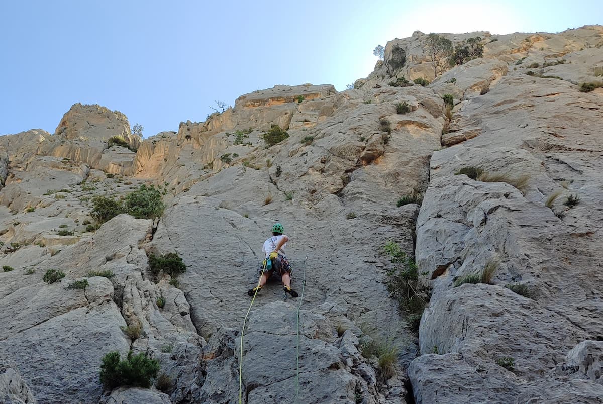 Hermanos de Aguja (7b, 500 m)
