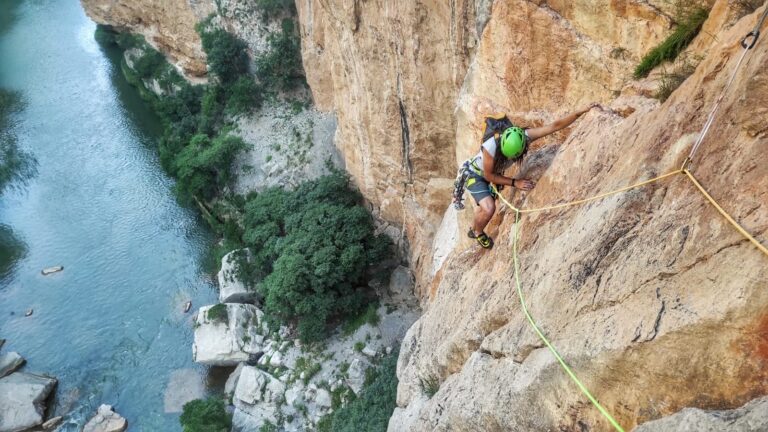 Cristal oscuro (110m, 6a+), Montanejos