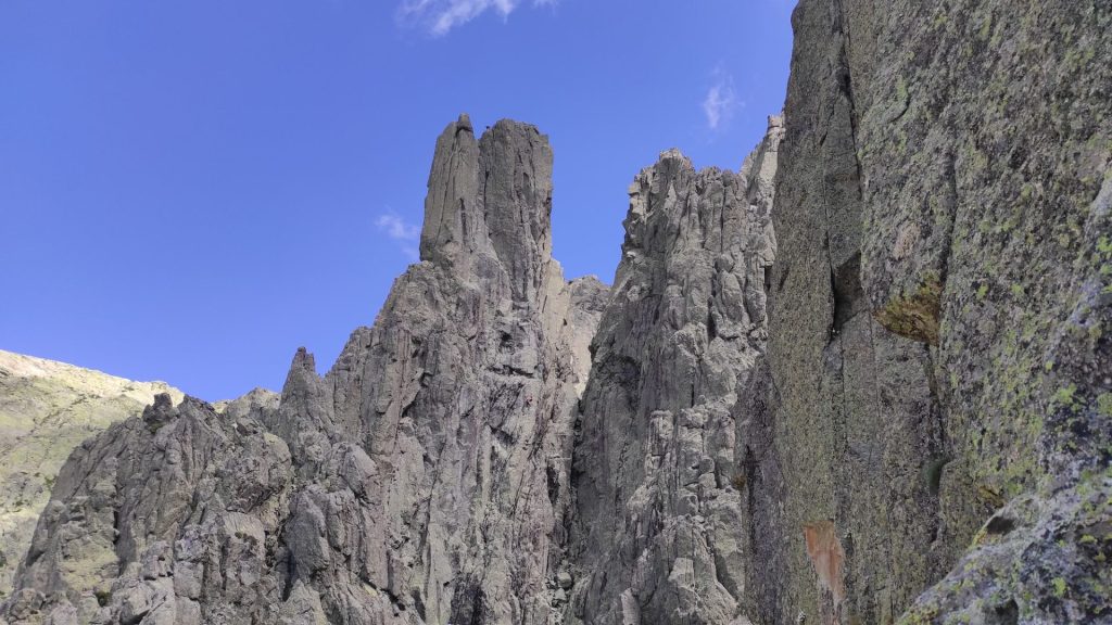 Escalada en Los Galayos: la guía completa para escalar en el corazón de Gredos