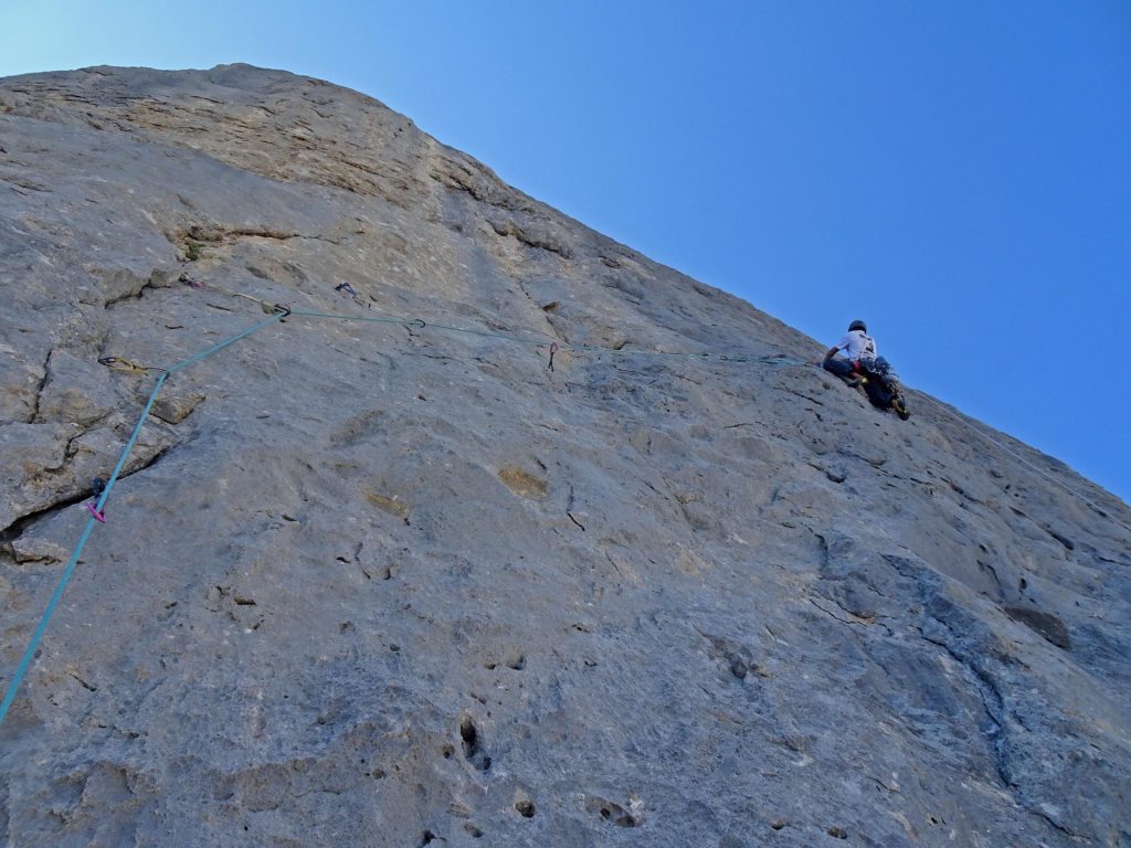 Largo de placa en la cara Oeste del Naranjo de Bulnes