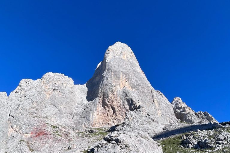Escalada en el Naranjo de Bulnes (Picu Urriellu): la guía completa
