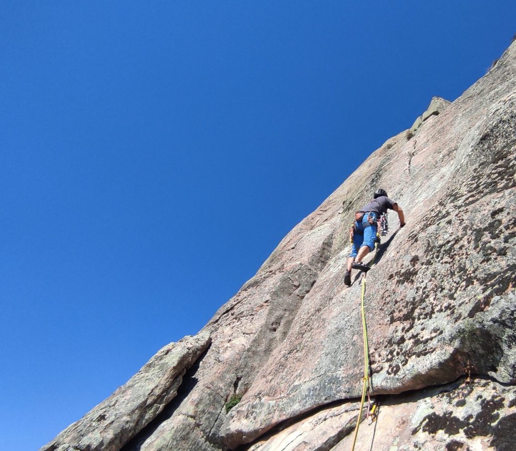 Escalada en La Cabrera - Pico de la Miel - Destinno Climbing