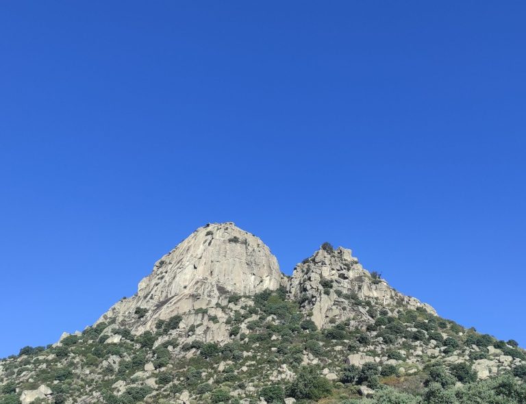 Escalada en La Cabrera y el Pico de la Miel: la guía completa