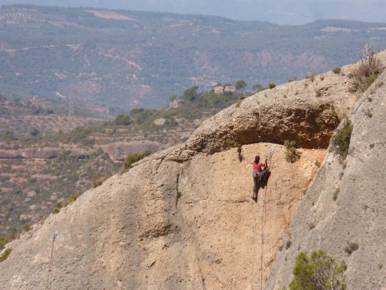 Escalada en Margalef: la guía completa de sectores, vías, acceso y normas