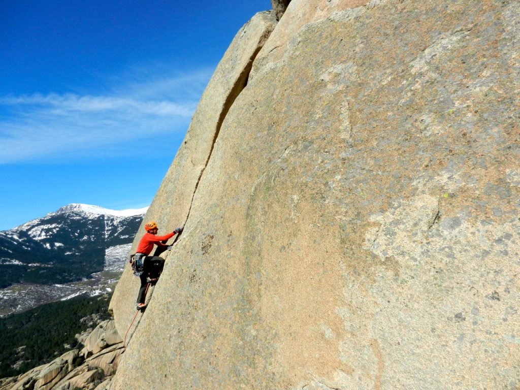 Escalada en la Pedriza, Madrid - Destino Climbing