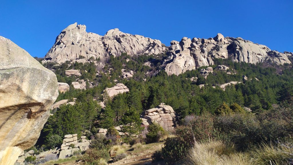Escalada en La Pedriza: la guía completa de sectores y vías