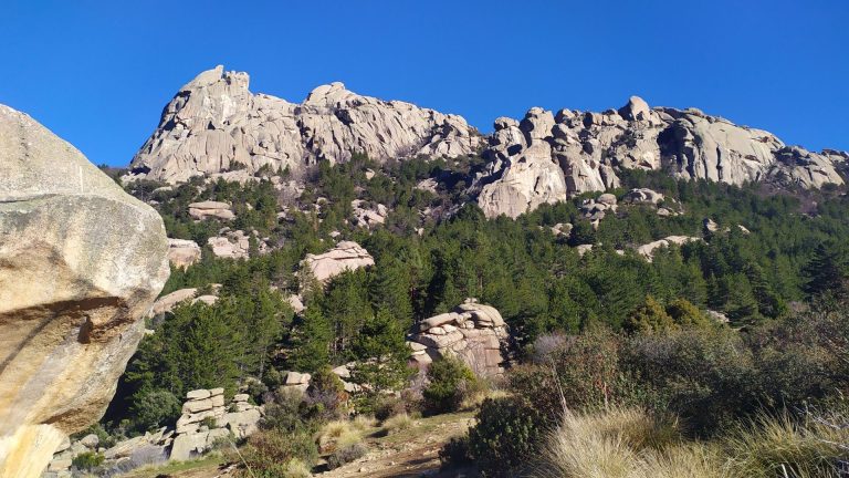 Escalada en La Pedriza: la guía completa de sectores y vías