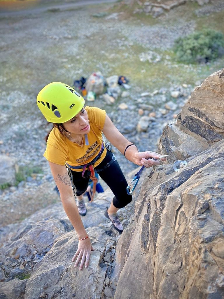 Curso de iniciación a la escalada montando la vía en Granada